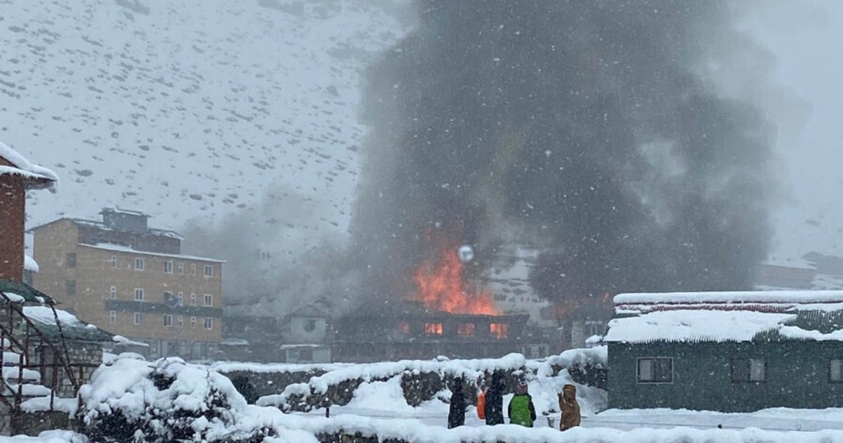 Fire engulfs Nepal hotel on popular Everest base camp route