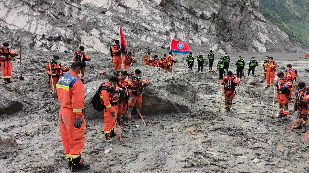 Over 1,000 dead as devastating floods sweep Nepal and China
