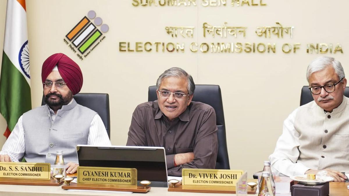 चुनाव आयुक्त को प्रतिबंधित करने की याचिकाओं पर सुप्रीम कोर्ट करेगा सुनवाई