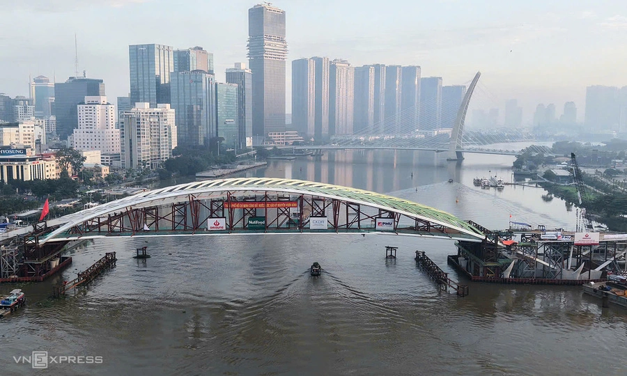 Saigon River pedestrian bridge nears completion ahead of 2027 debut