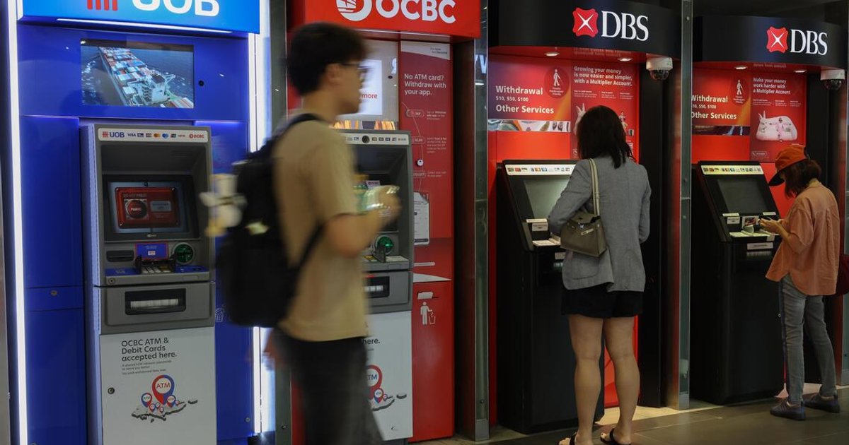 Singapore bank stocks slide; analysts weigh buying opportunity