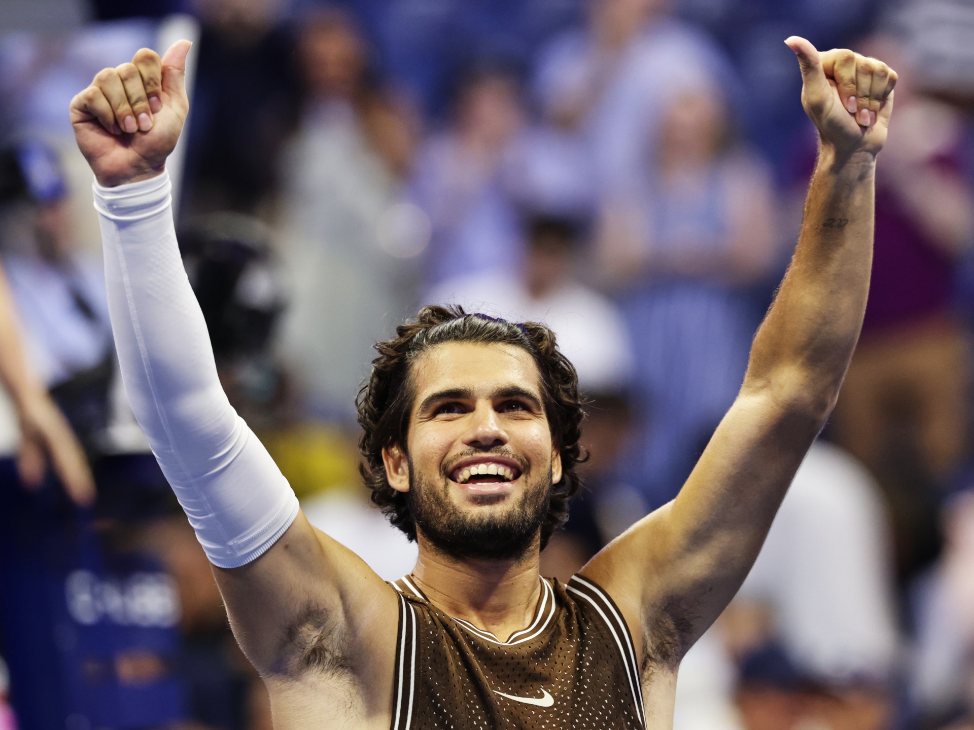 Top seeds Alcaraz and Sabalenka advance; US players surge at Open