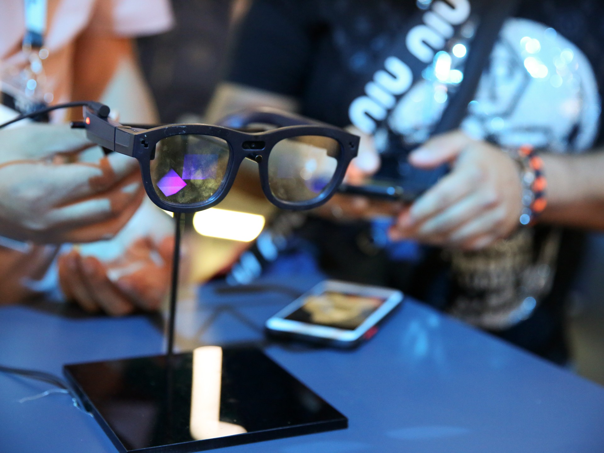 EU Regulator Demands Smart Glasses Clearly Indicate When Recording