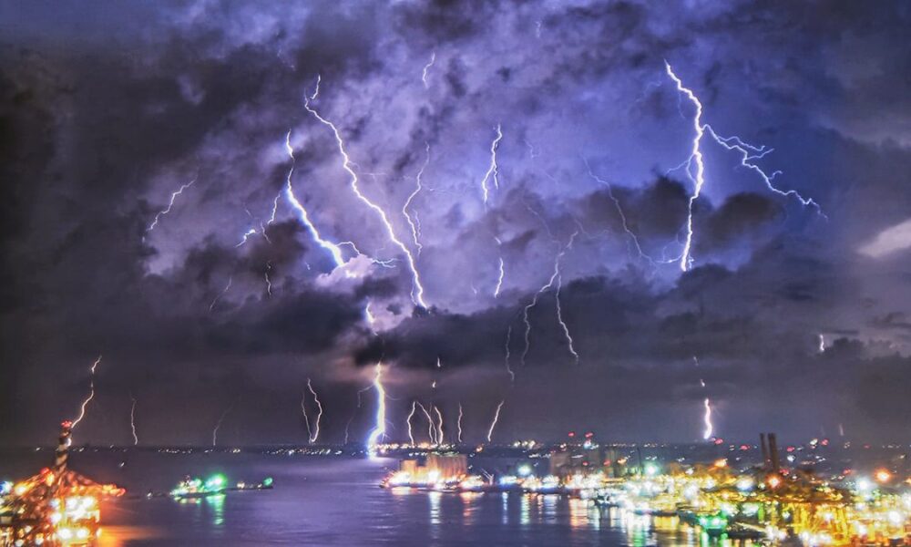 Meteorology Department Issues Amber Alert for Severe Lightning Across Island