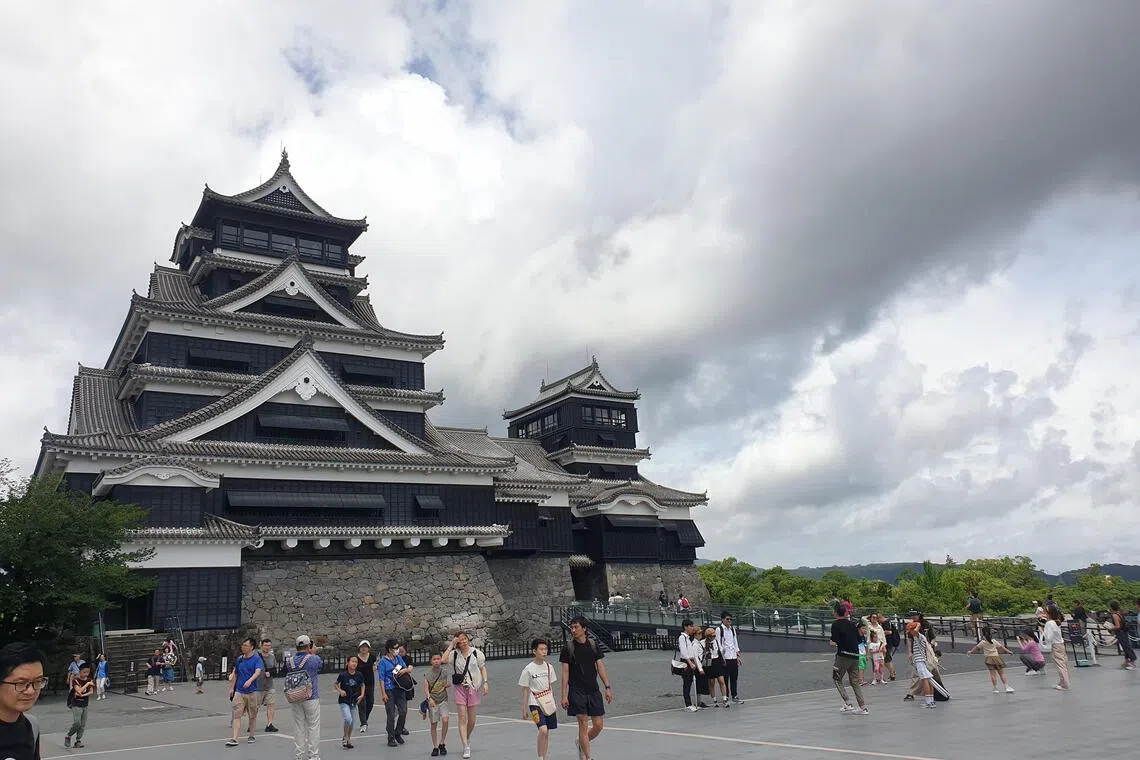 Kumamoto Castle visitor numbers halve following earthquake-related reopening