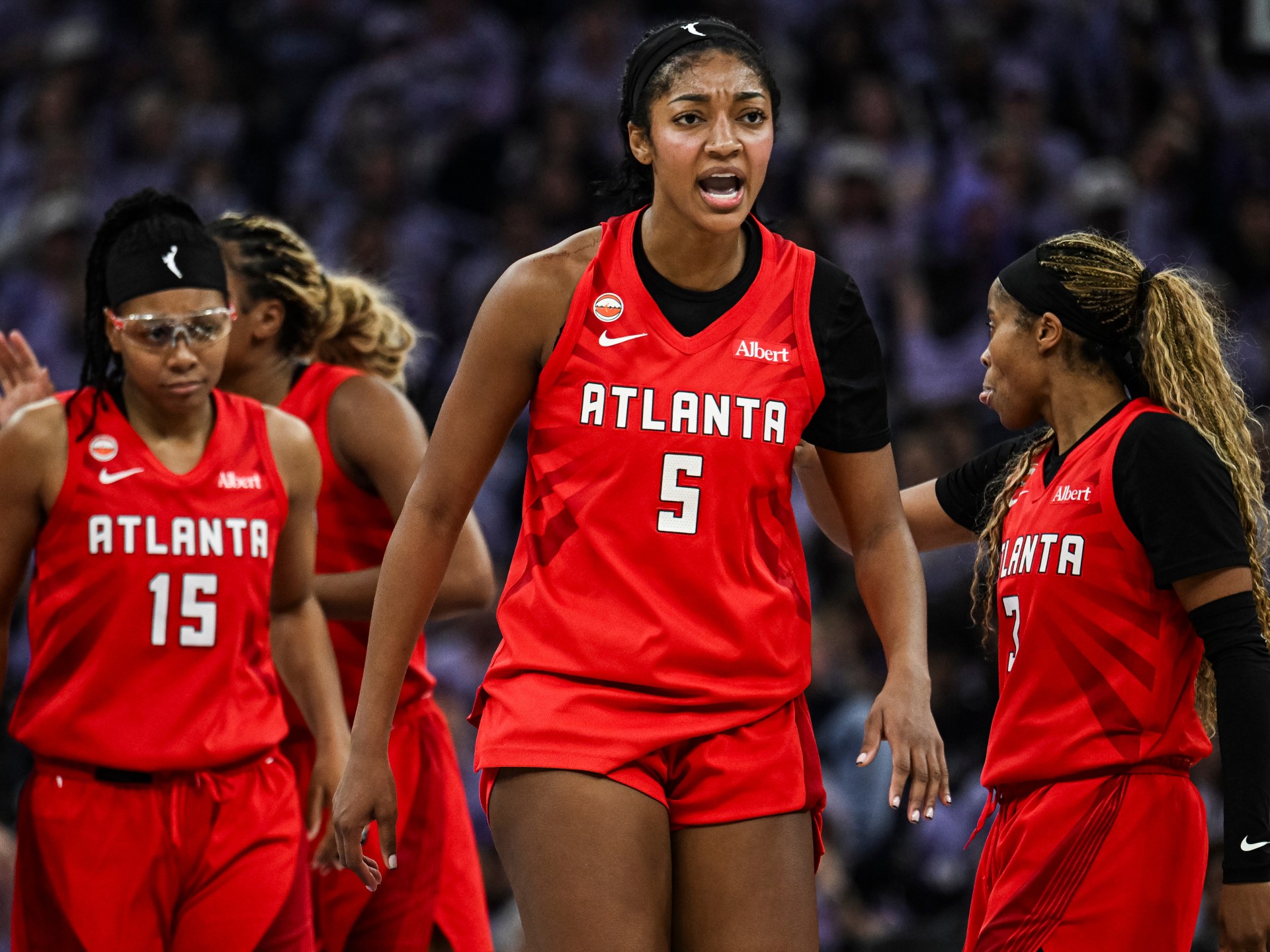 Dream upset Valkyries to level WNBA Finals series