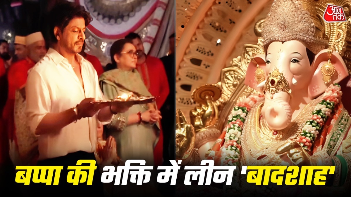 Bollywood Star Shah Rukh Khan Performs Ganesh Aarti at Mumbai Residence