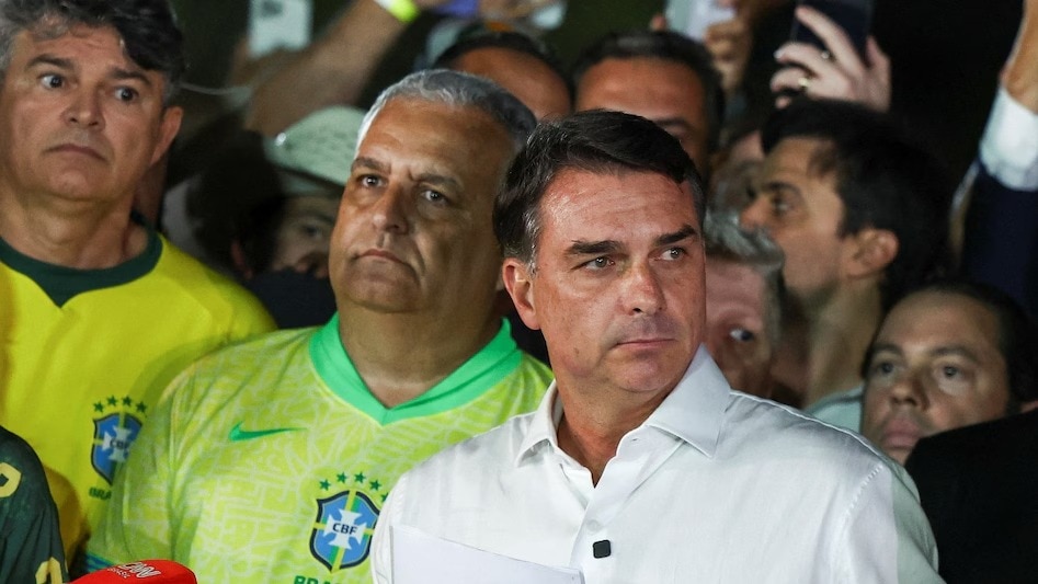 Bolsonaro's Son Flavio Departs for US After Presidential Election Loss