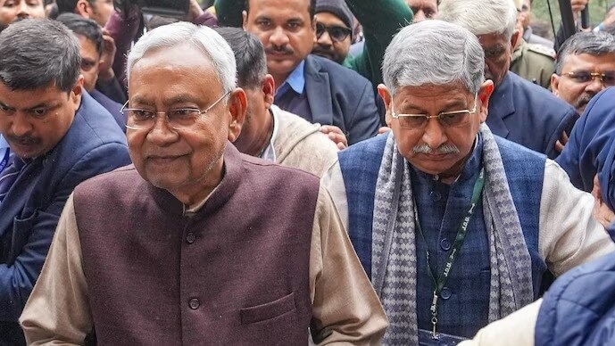 Kumar steps in to mediate MLC candidate dispute in Bihar