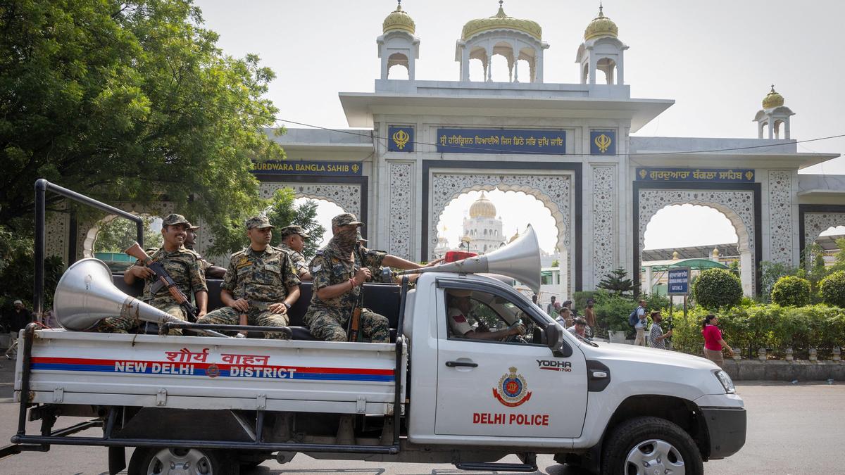 दिल्ली पुलिस के दो जवान प्रदर्शनकारियों की गिरफ्तारी में घायल