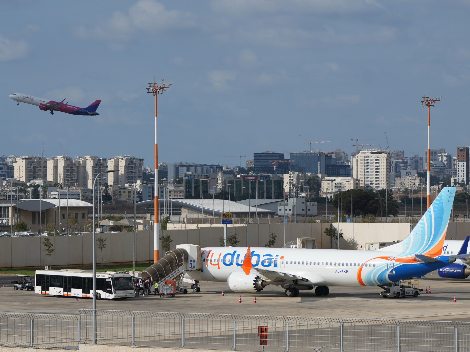 Israeli PM Claims Pilot Stabbed Colleague on Diverted Dubai Flight