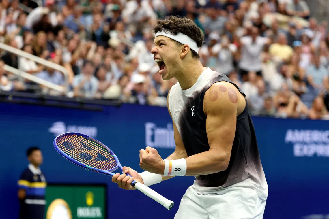 Shelton advances at US Open with home support helping edge Hurkacz