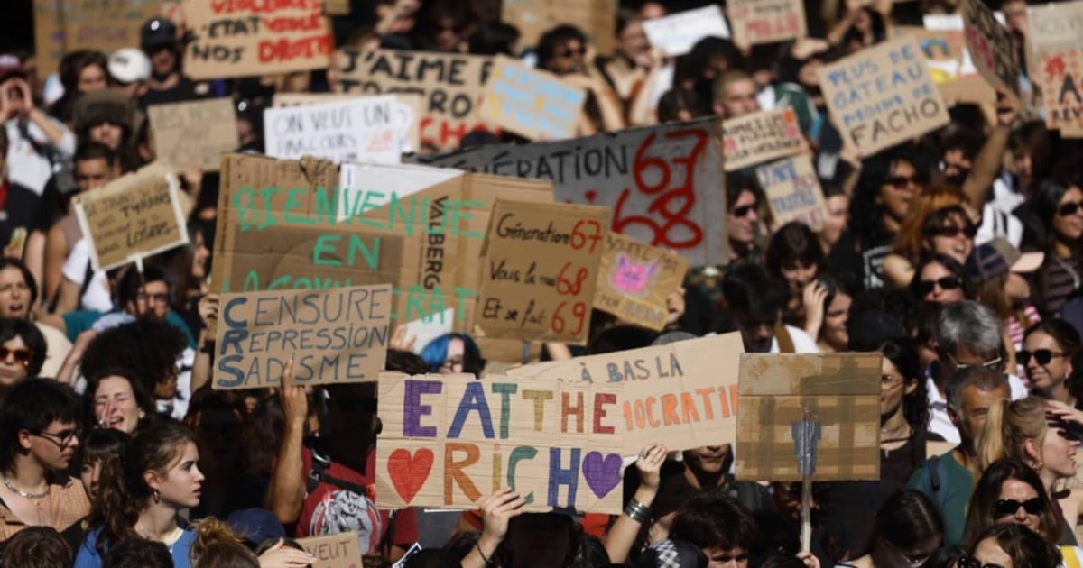 French demonstrators rally behind protesting students on education