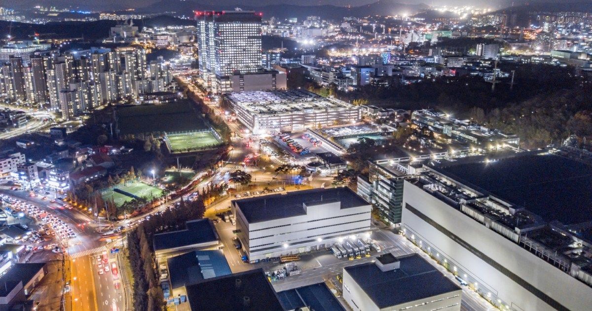 South Korea's exports surge to record $120 billion on semiconductor demand