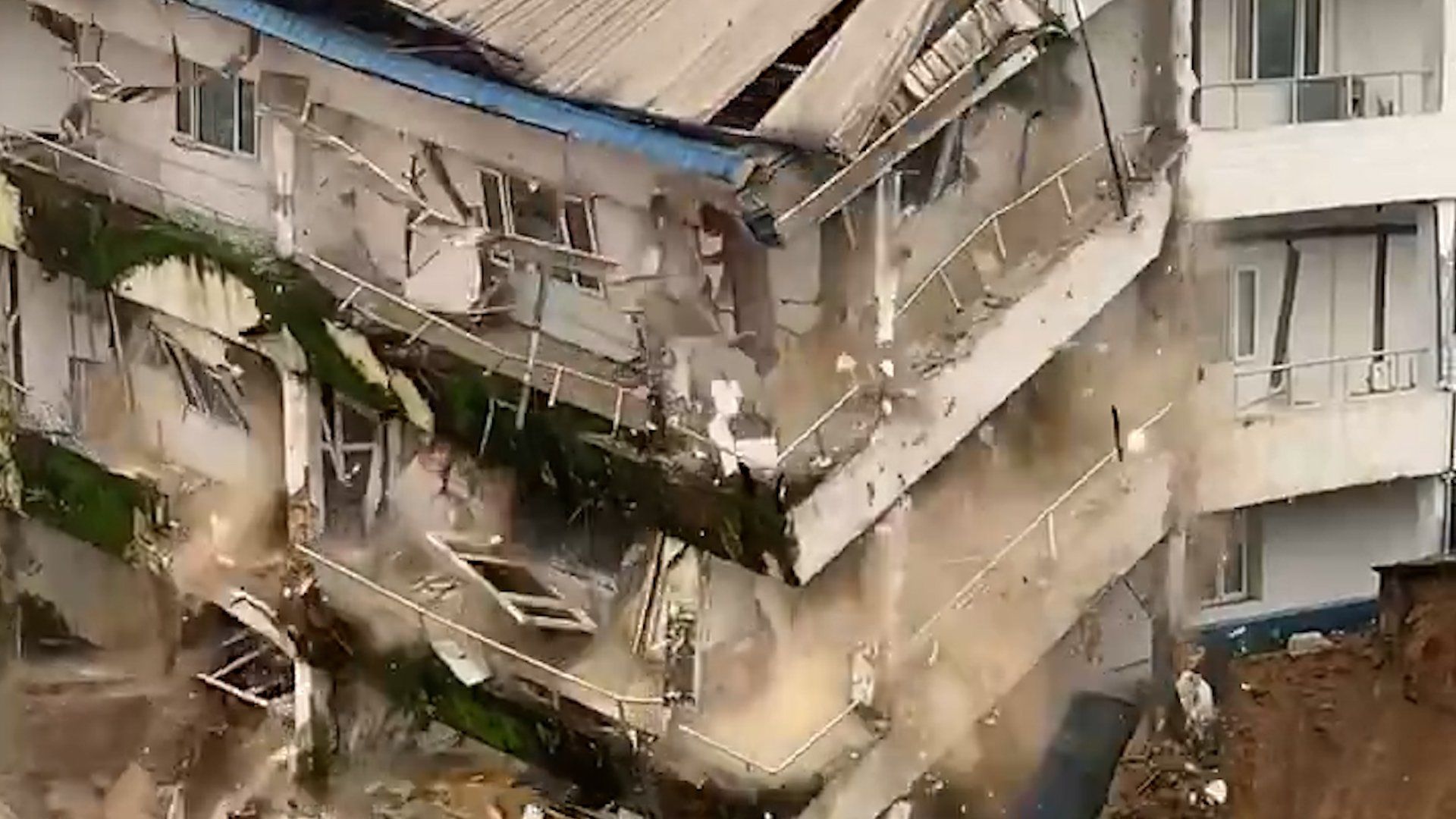 Nigerian Hospital Destroyed as Heavy Rains Trigger Catastrophic Foundation Collapse