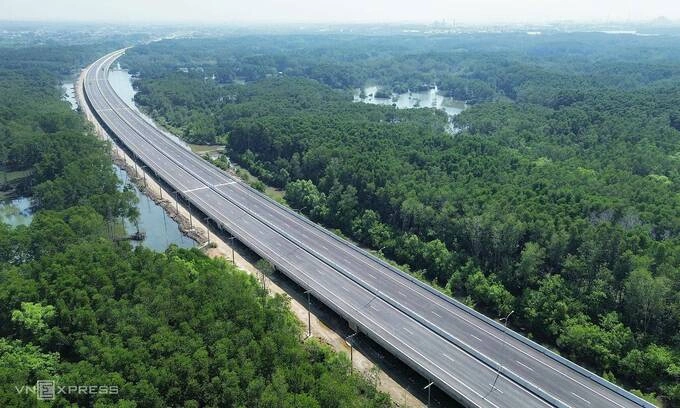 Major expressway set to open, linking Mekong Delta to Long Thanh airport