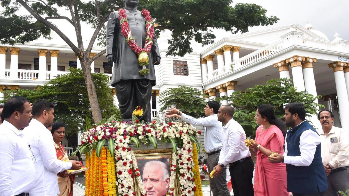 मैसूर में देवराज उर्स की जयंती का आयोजन किया गया