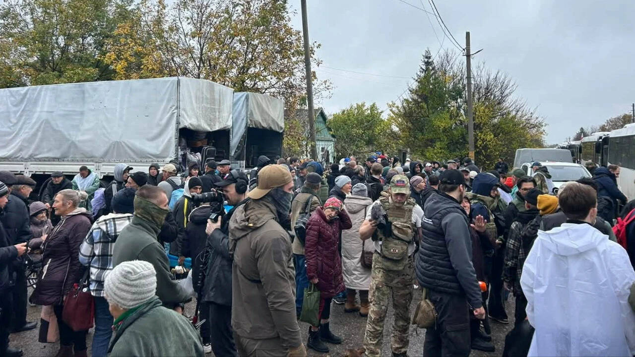 Hundreds evacuated from Oleshky in rare Russia-Ukraine humanitarian corridor