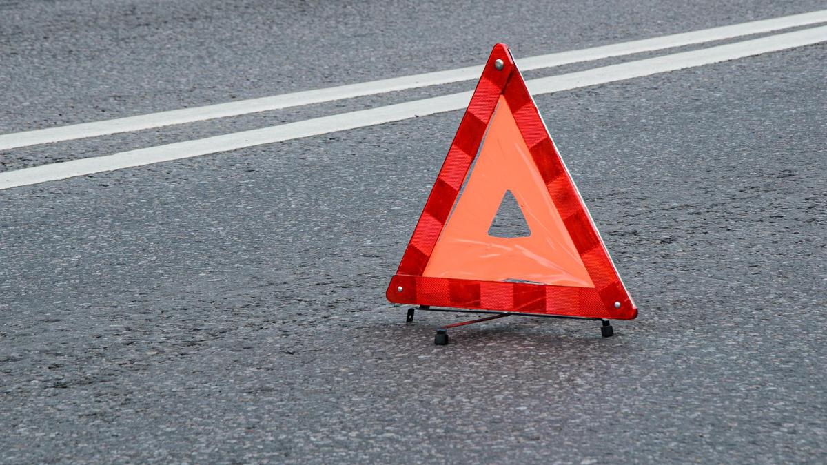 Seventeen hurt as worker transport overturns in Andhra Pradesh