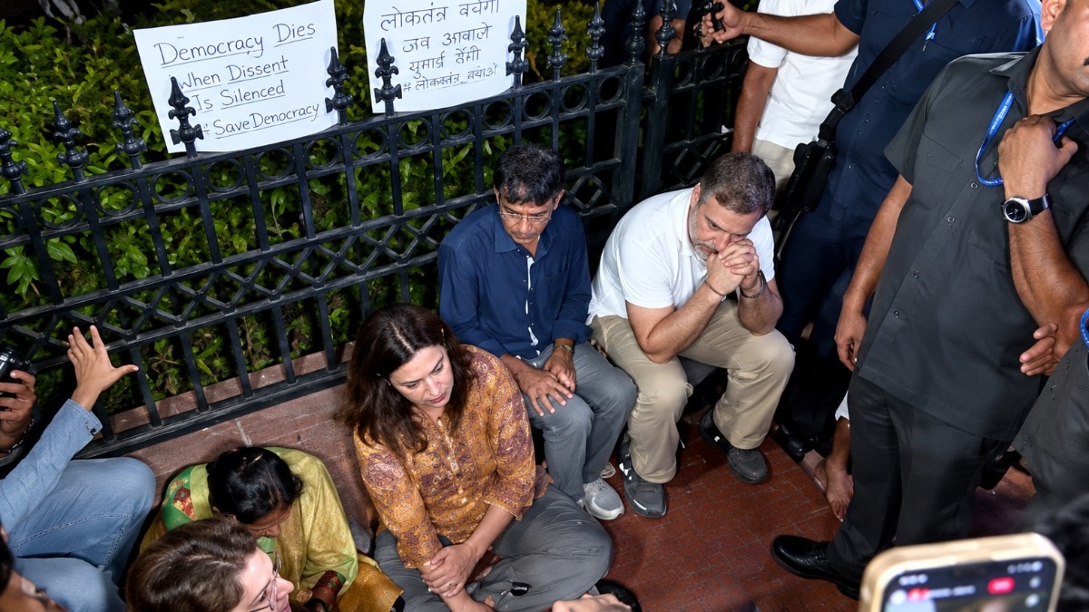 Rahul Gandhi, Priyanka Visit Ankita Bhandari Family at India Gate