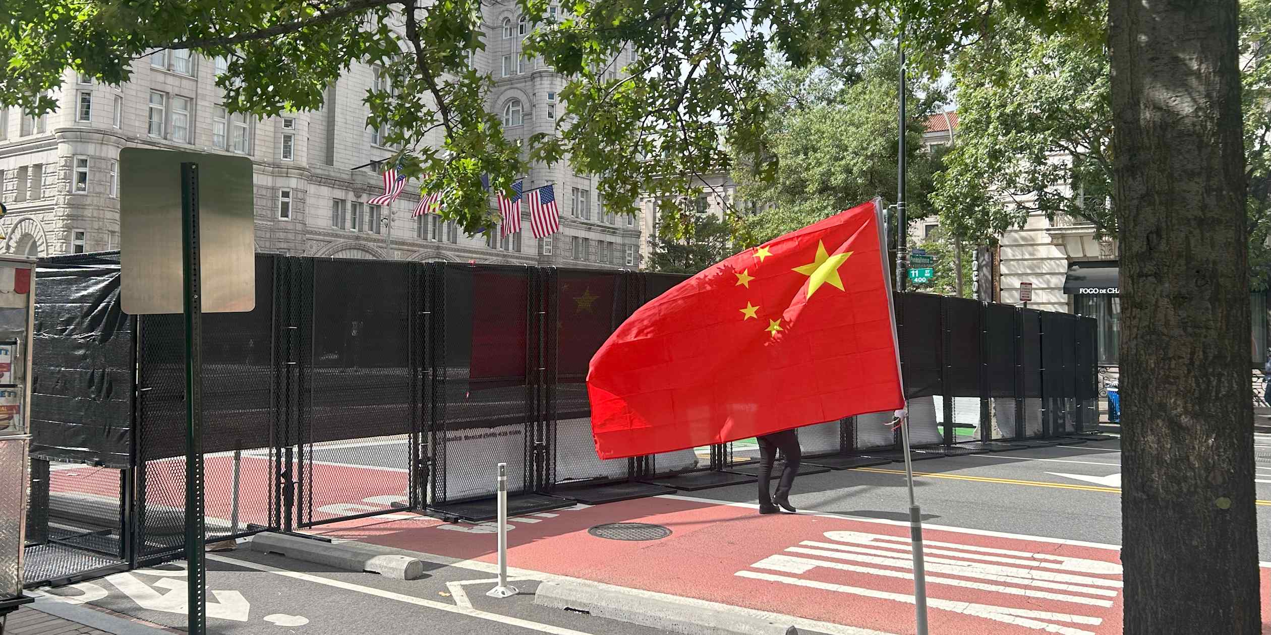 Chinese President Xi Draws Supporters to Washington Hotel During U.S. Visit