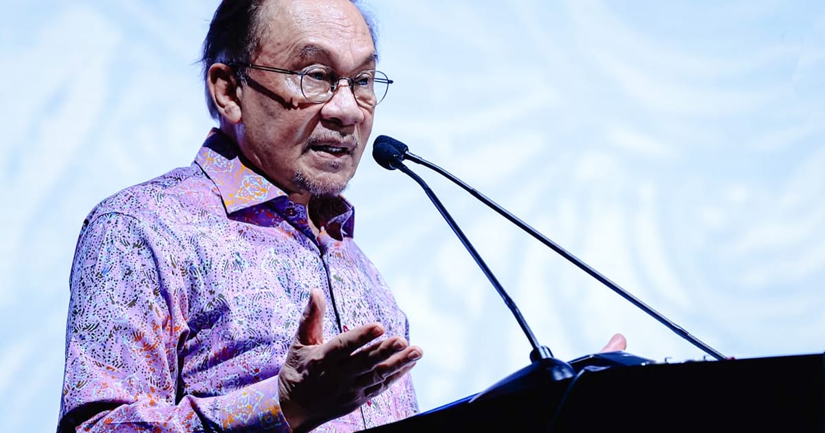 Anwar Persoalkan Tawaran kepada Azmin untuk Kembali ke PKR