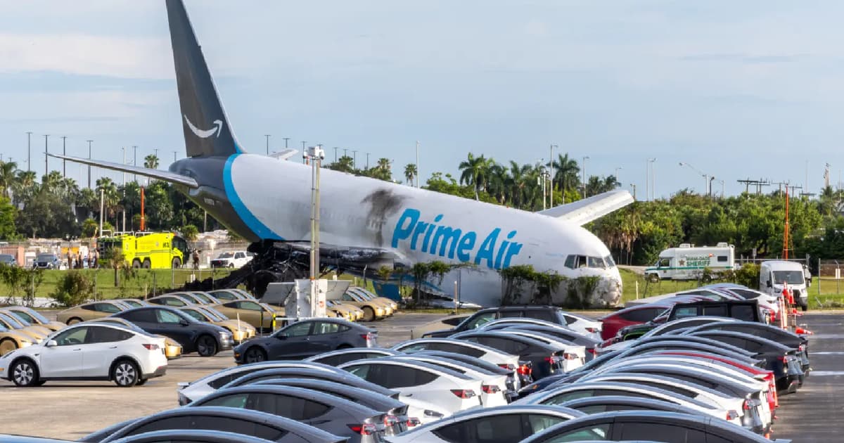 Pesawat Kargo Boeing 767 Tergelincir, Lima Orang Terbunuh di Miami