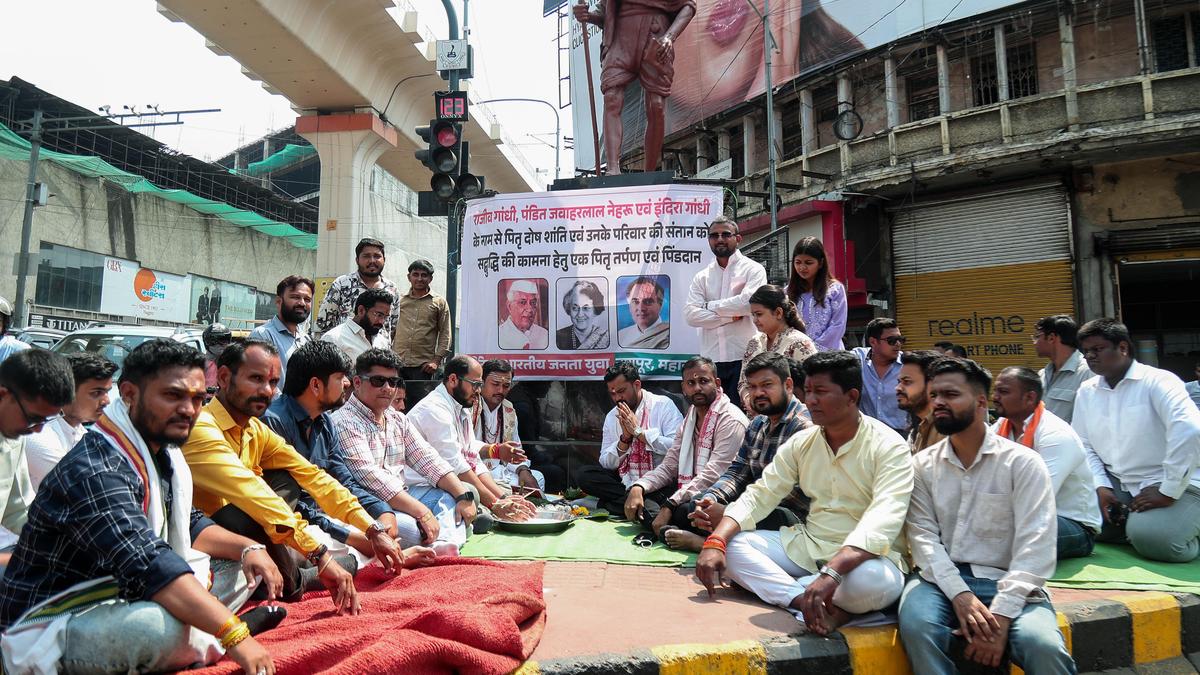राहुल गांधी को लेकर BJP और कांग्रेस में तीखा विवाद, युवा मोर्चा ने दिए प्रतीकात्मक संस्कार