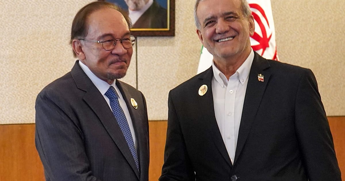 Anwar Tekankan Kepentingan Keselamatan Selat Hormuz dalam Kunjungan Iran