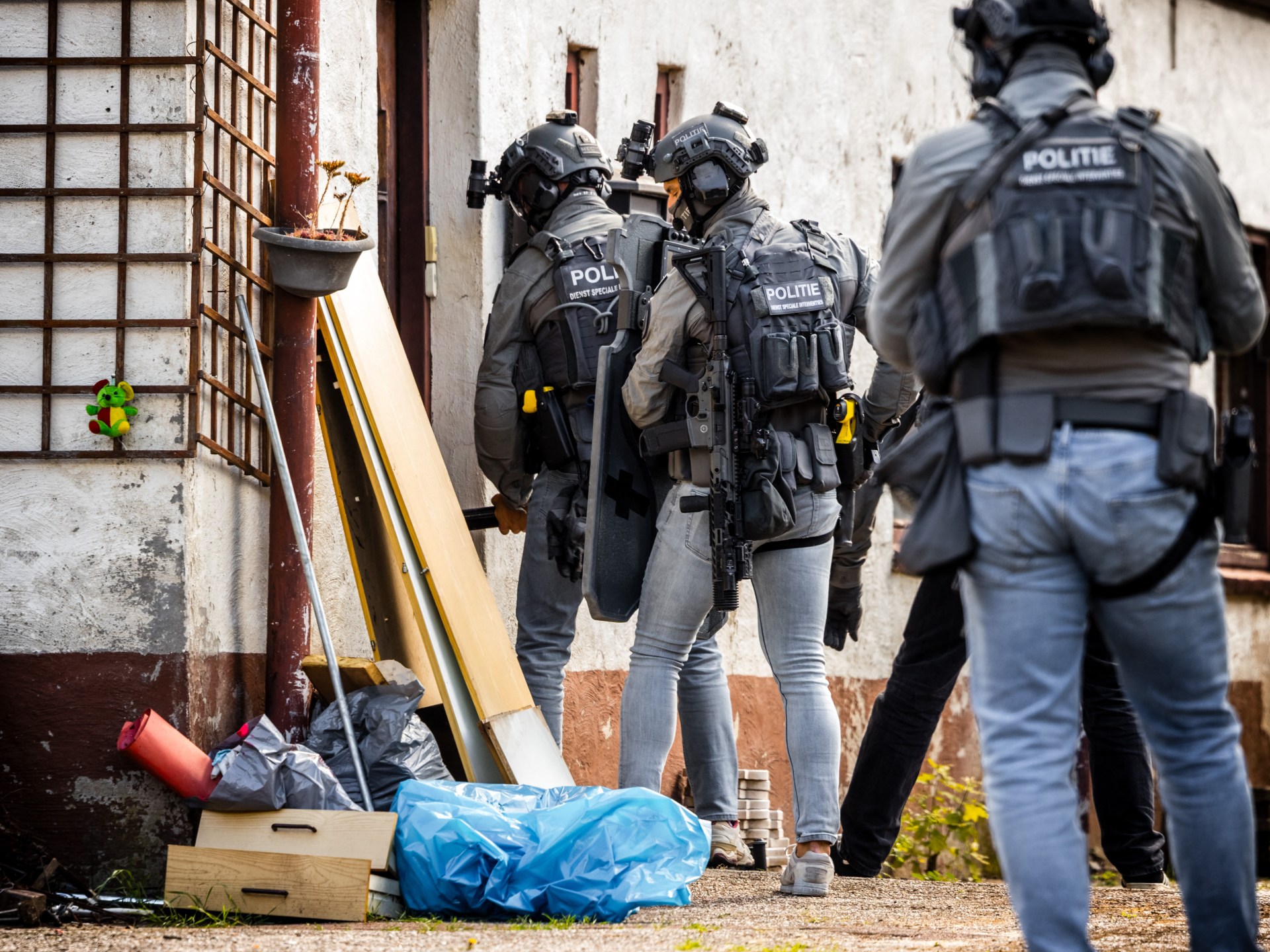 Dutch police arrest 34 following deadly gang violence in eastern region