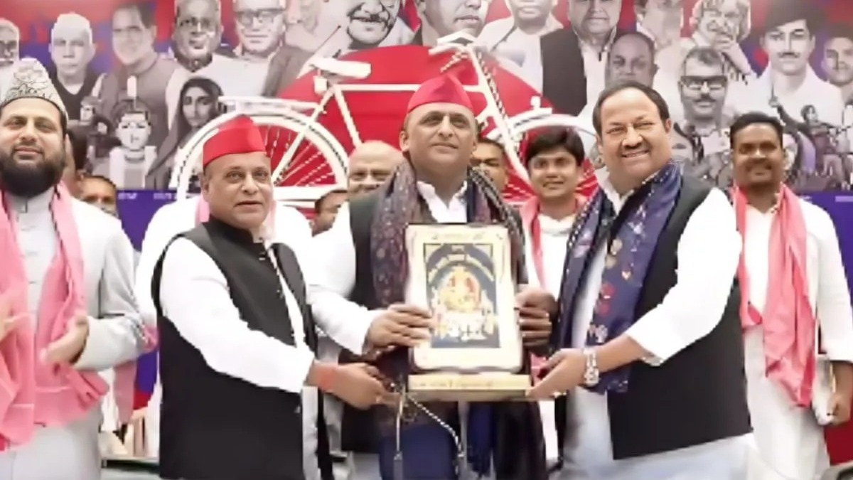 Senior OBC leader rejoins Samajwadi Party after 13-year gap