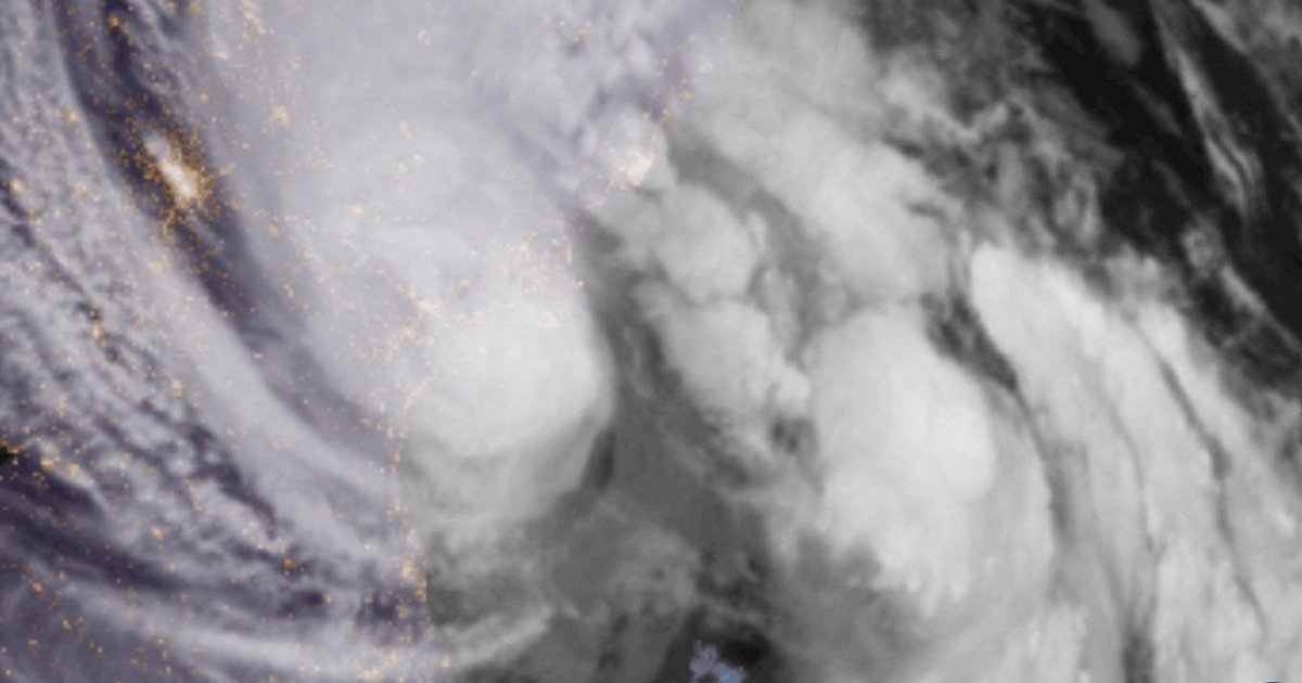 India shelters 180,000 as Cyclone Arnab batters eastern coast