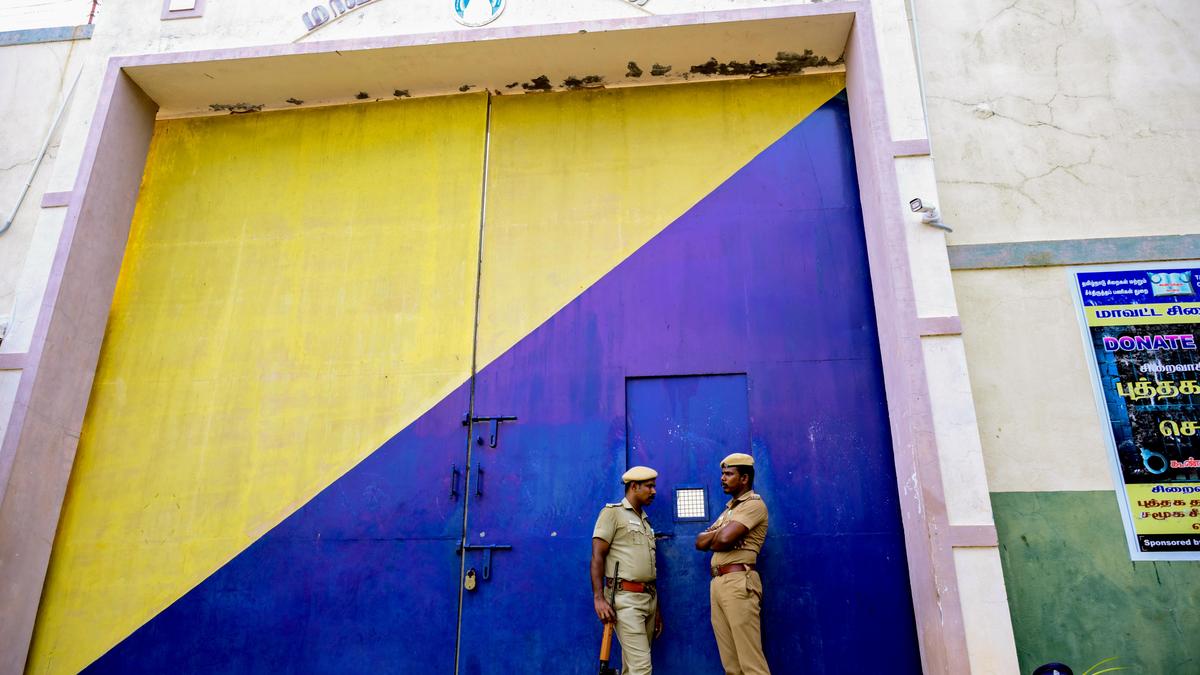 थेनी जेल से 17 कैदियों का भाग निकलना, 42 घंटे में सभी पकड़े गए