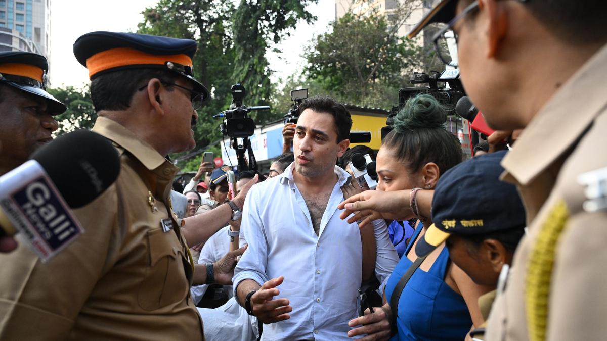 Actor Imran Khan ordered to leave India following anti-CEC protest
