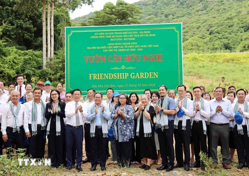 Các t領事quán châu Á tham gia hành trình hữu nghị tới Côn Đảo