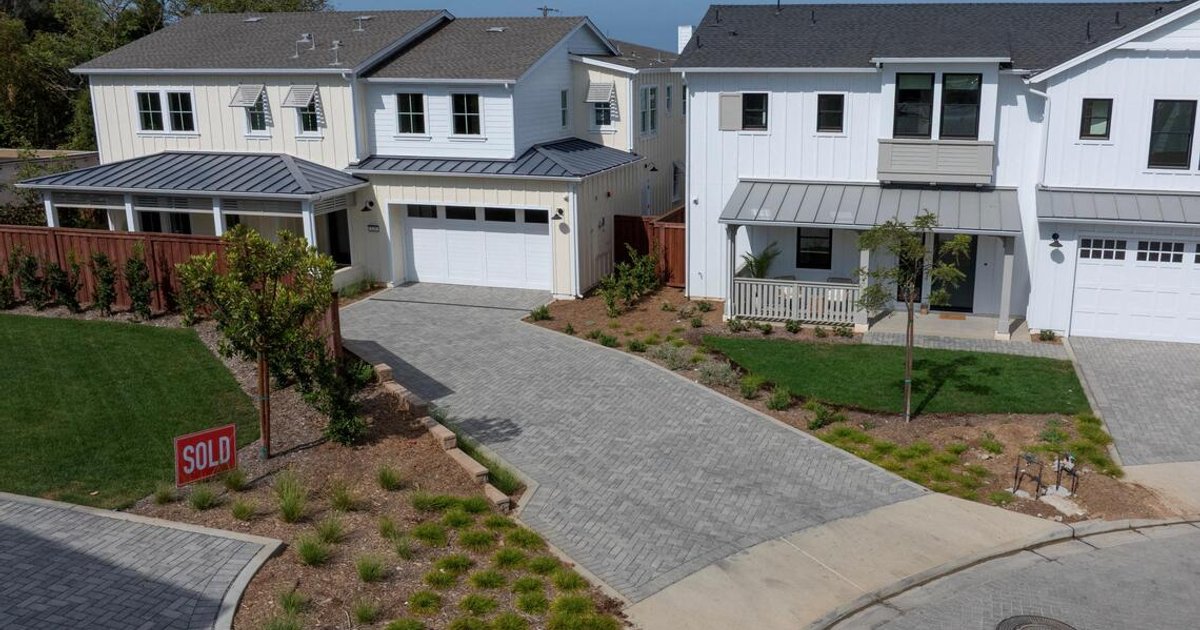 US mortgage rates surge to 7.5% as home-buying activity slumps