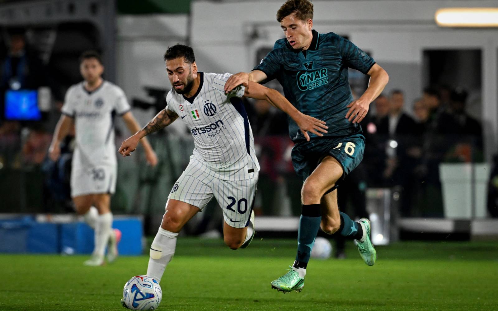 Inter reclaims Serie A summit with late Venezia win as Milan stumbles