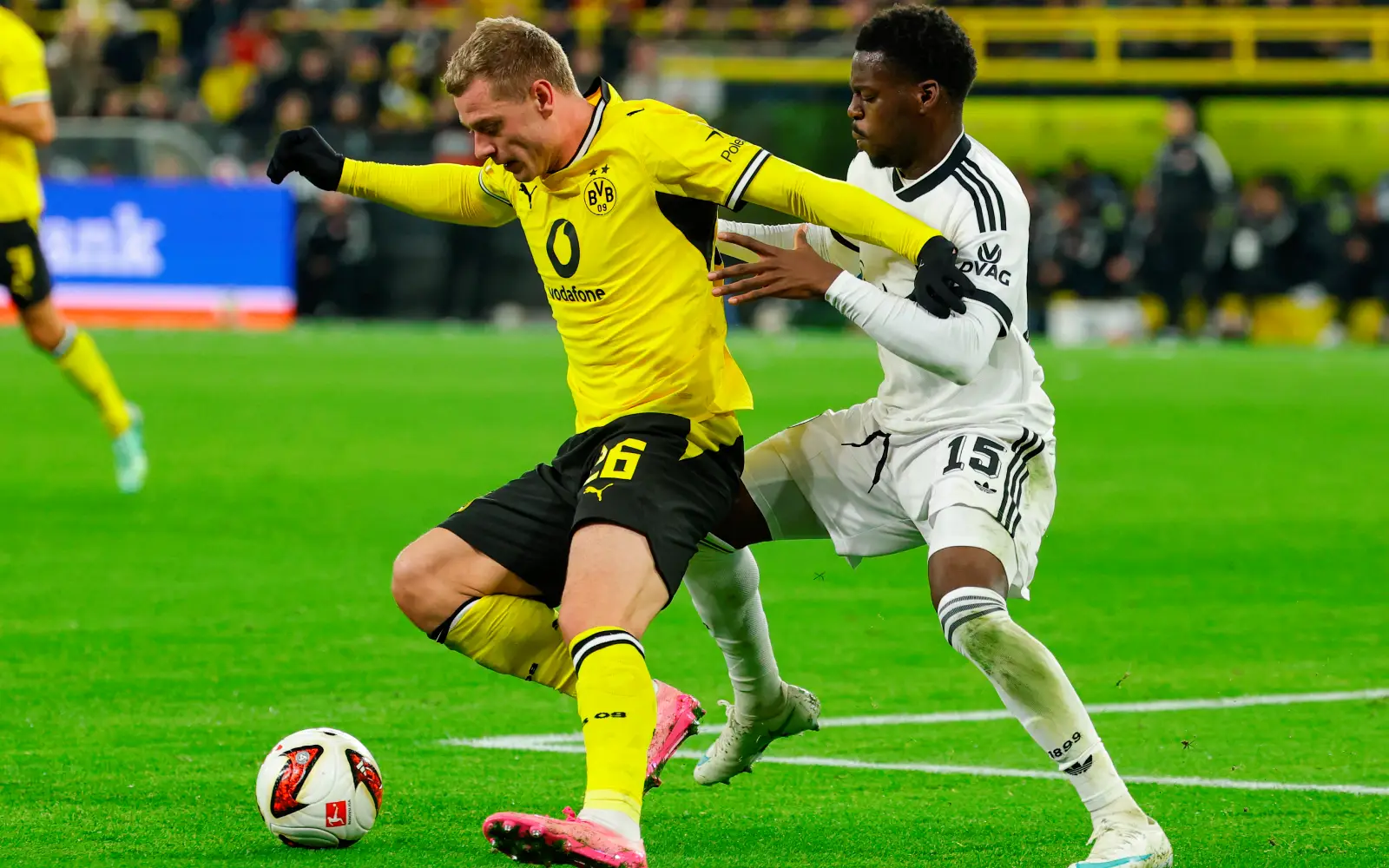 Beier's late strike lifts Dortmund to Bundesliga summit