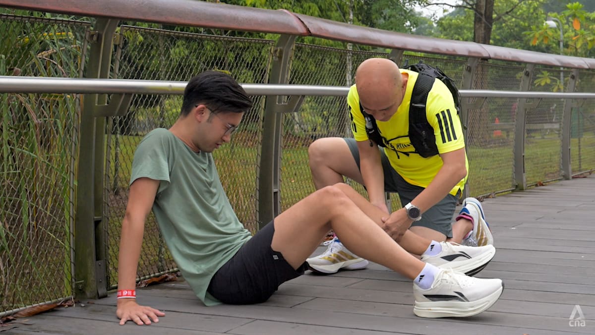 Marathon medics forgo personal best to aid struggling runners