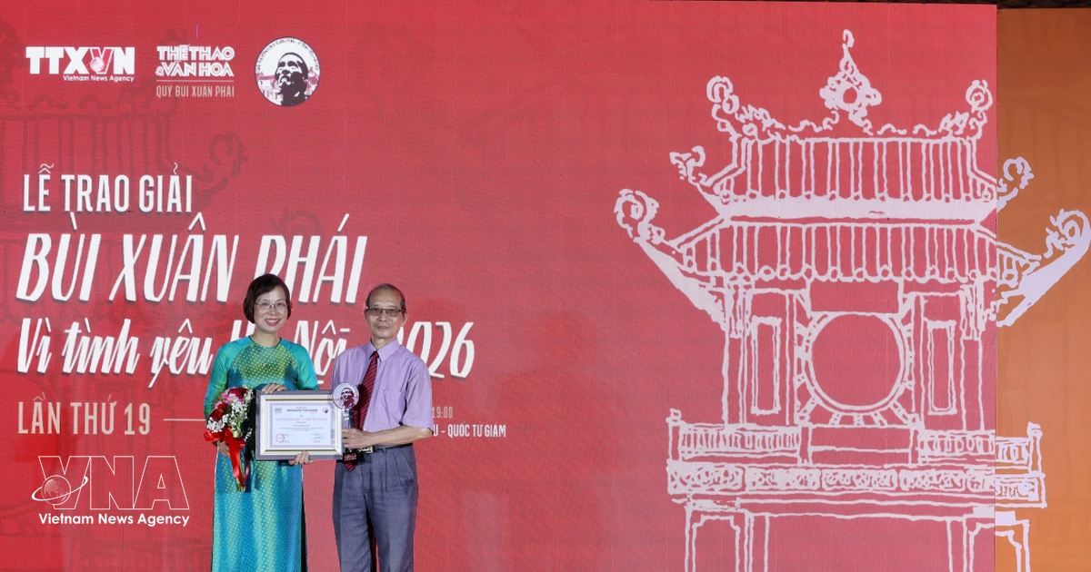 Poet Bang Viet Wins Bui Xuan Phai Award for Hanoi Contributions