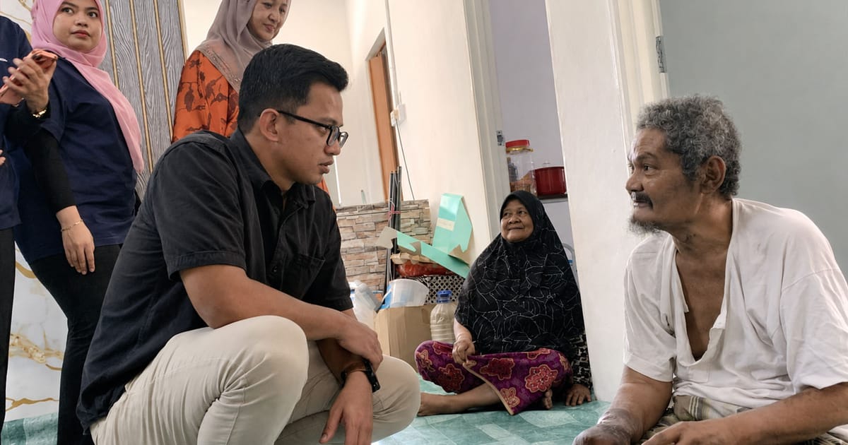 Doctor extends care beyond clinic walls with free treatment, home visits
