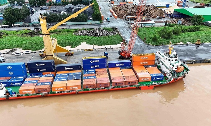 China opens direct shipping corridor to Vietnam's Mekong Delta hub