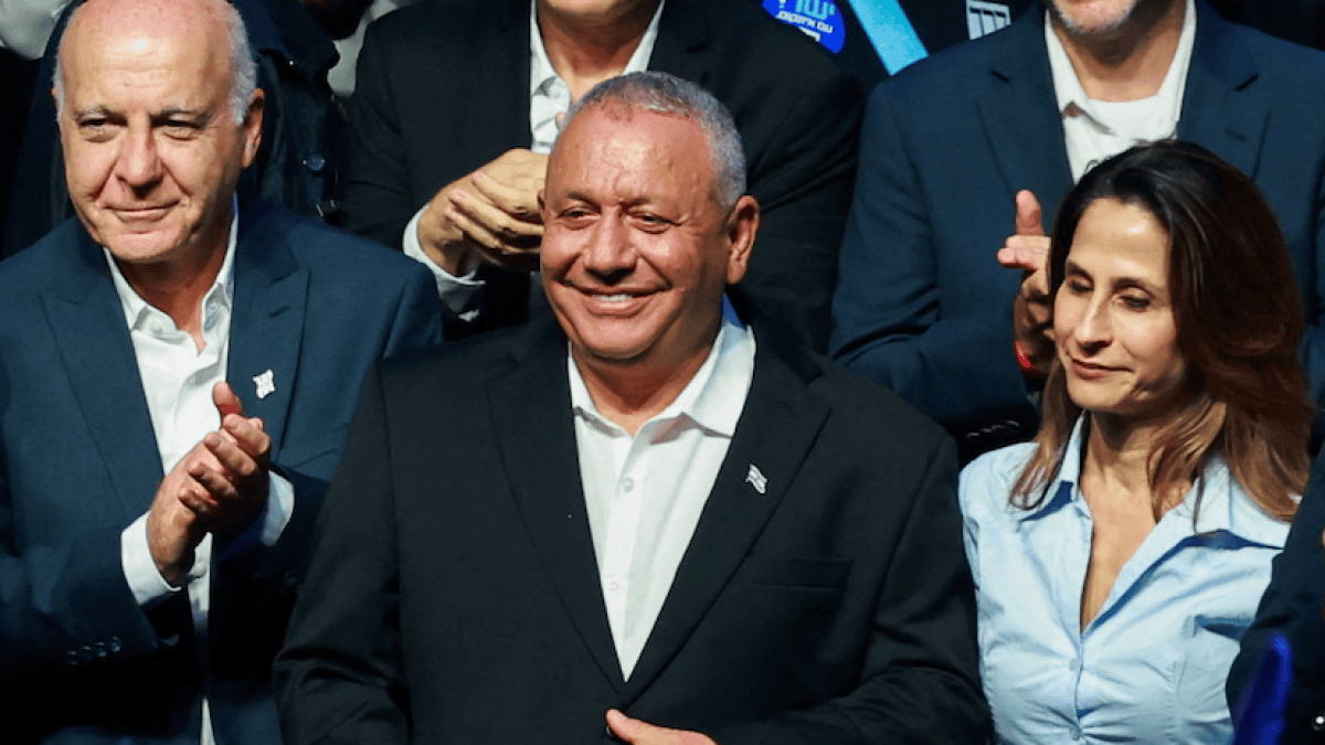 Netanyahu challenger Eisenkot stages final campaign push before Israeli vote