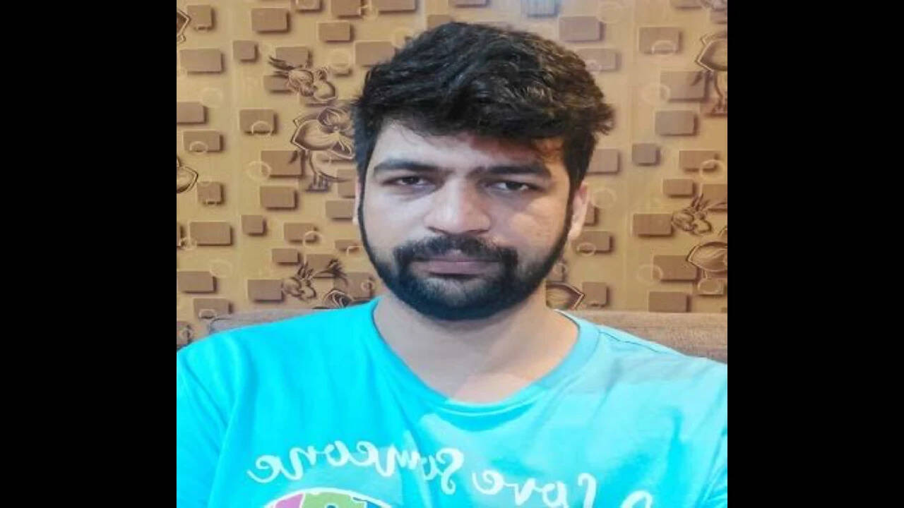 Pakistani national accused of operating fake US postage label scheme