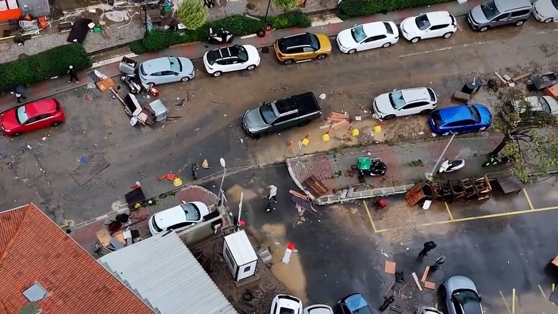Istanbul hit by severe flooding as death toll rises, several missing