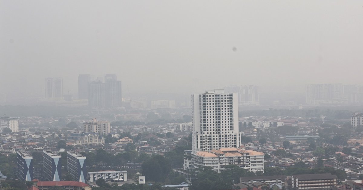 Malaysian schools to reopen after haze-forced closure