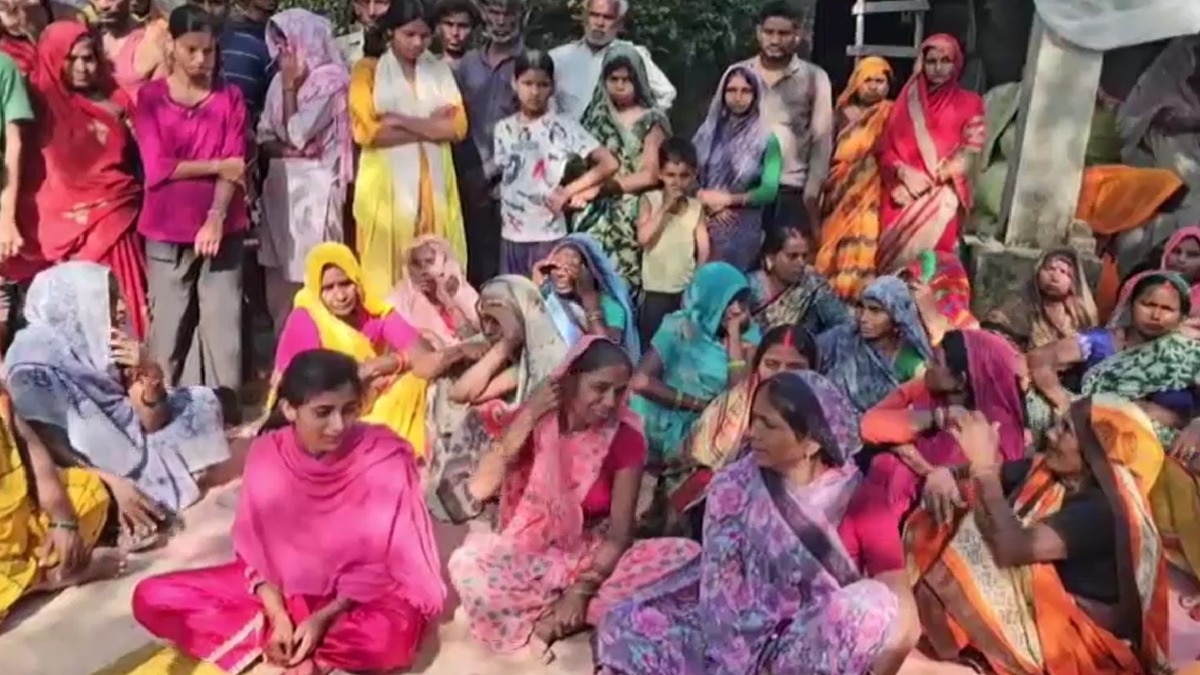बाराबंकी में सांप का जहरीला प्रदर्शन, पिता-पुत्र की मौत