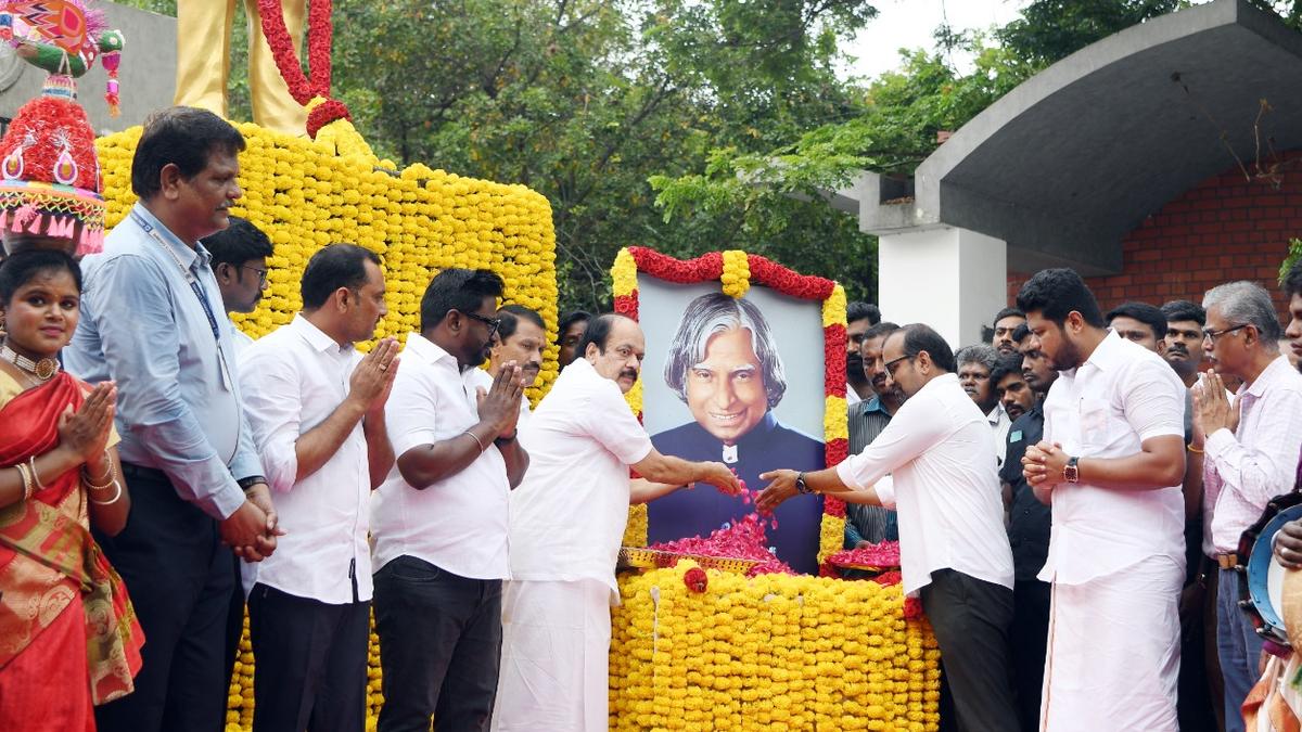 Tamil Nadu leaders honour scientist-statesman Kalam on 95th birth anniversary