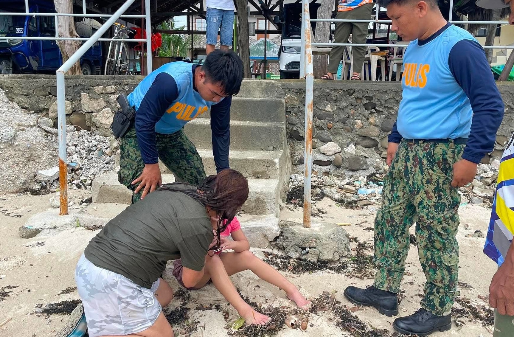 Tourist police officers rescue child from near-drowning at Ilocos Sur beach