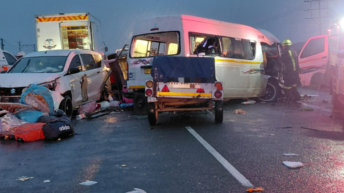 Mass vehicle collision kills 21 in South Africa
